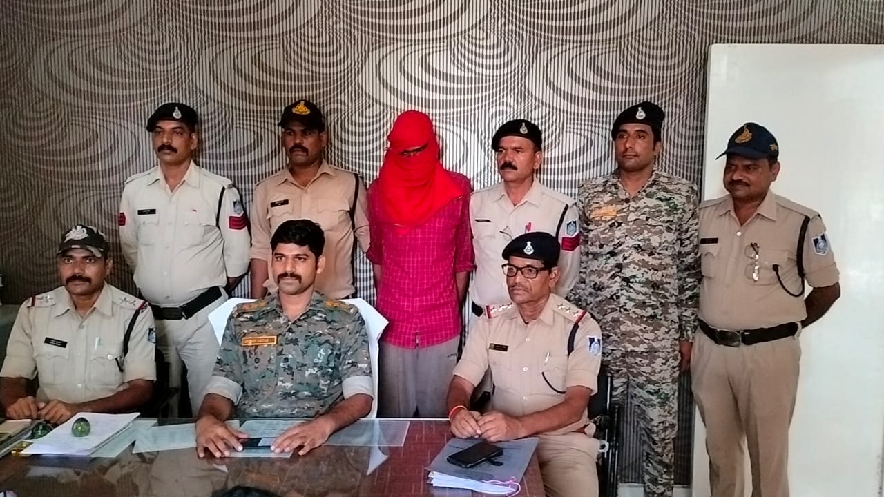 टीकमगढ़ की मर्डर मिस्ट्री को 24 घंटे में पुलिस ने सुलझा लिया है।