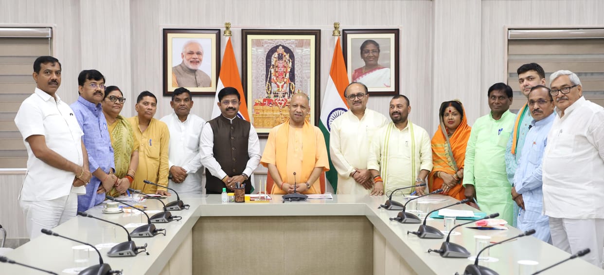 UP: Keshav Prasad Maurya did not attend CM meeting again, Pallavi Patel met Yogi, round of speculations