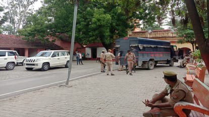 Ballia Illegal Extortion Case Out of 100 rupees 60 Thanedaar Pannalal and rest to everyone else