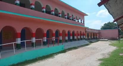 इसी स्कूल में पढ़ता है रवि।