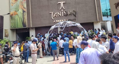 Bihar News : तनिष्क शोरूम में लूट, कर्मचारी कह रहे 20 करोड़, पुलिस दो-तीन करोड़ जोड़ रही; पूरा माजरा समझें Bihar News : Bihar Police failed to control crime in purnea tanishq showroom loot punia news today