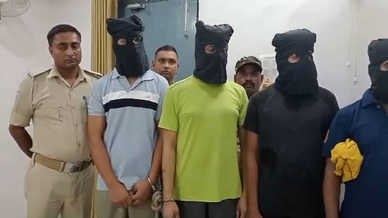 Dehradun Showroom Robbery Case Vaishali Police and STF arrested four people here is whole case