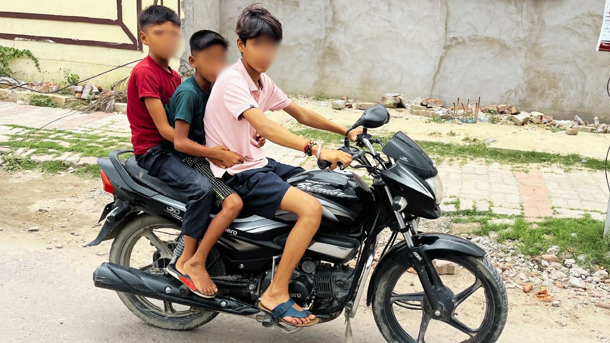 375 students challaned in 20 days and fined 20 lakh rupees in varanasi