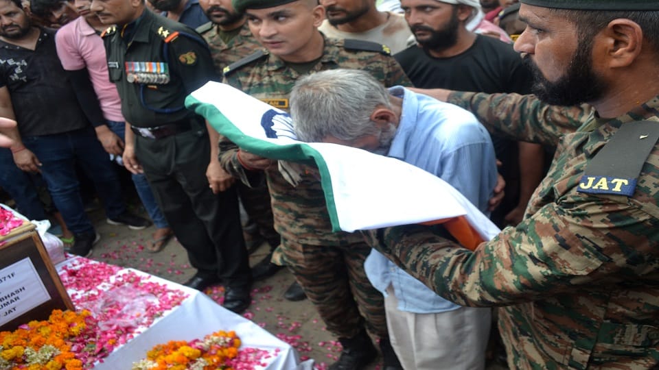 Everyone had tears in their eyes for the martyr Subhash Chandra