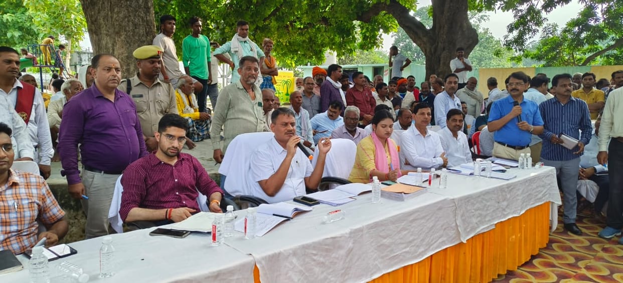 DM said strict action will be taken on negligence in resolving complaints in Varanasi