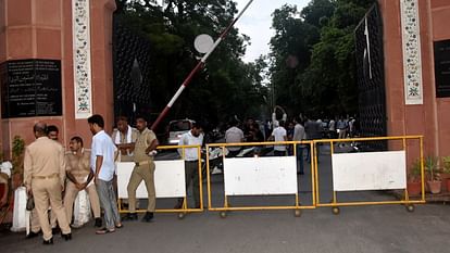 Students created ruckus by closing Bab-e-Syed