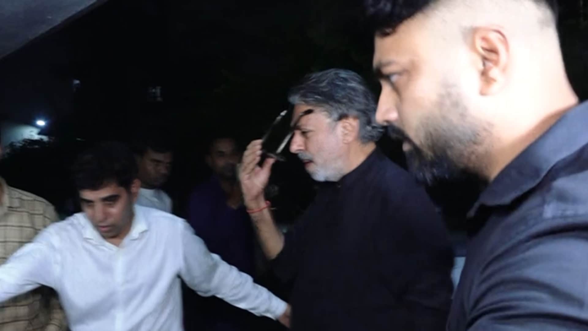 Sanjay Leela Bhansali arrived to pay last respects to Farah Khan mother Shahrukh Khan was also seen