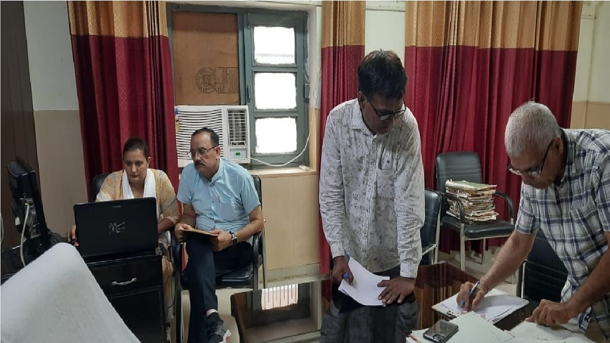 CM Flying raids Haryana Urban Development Authority office in Jind, employees' attendance registers seized