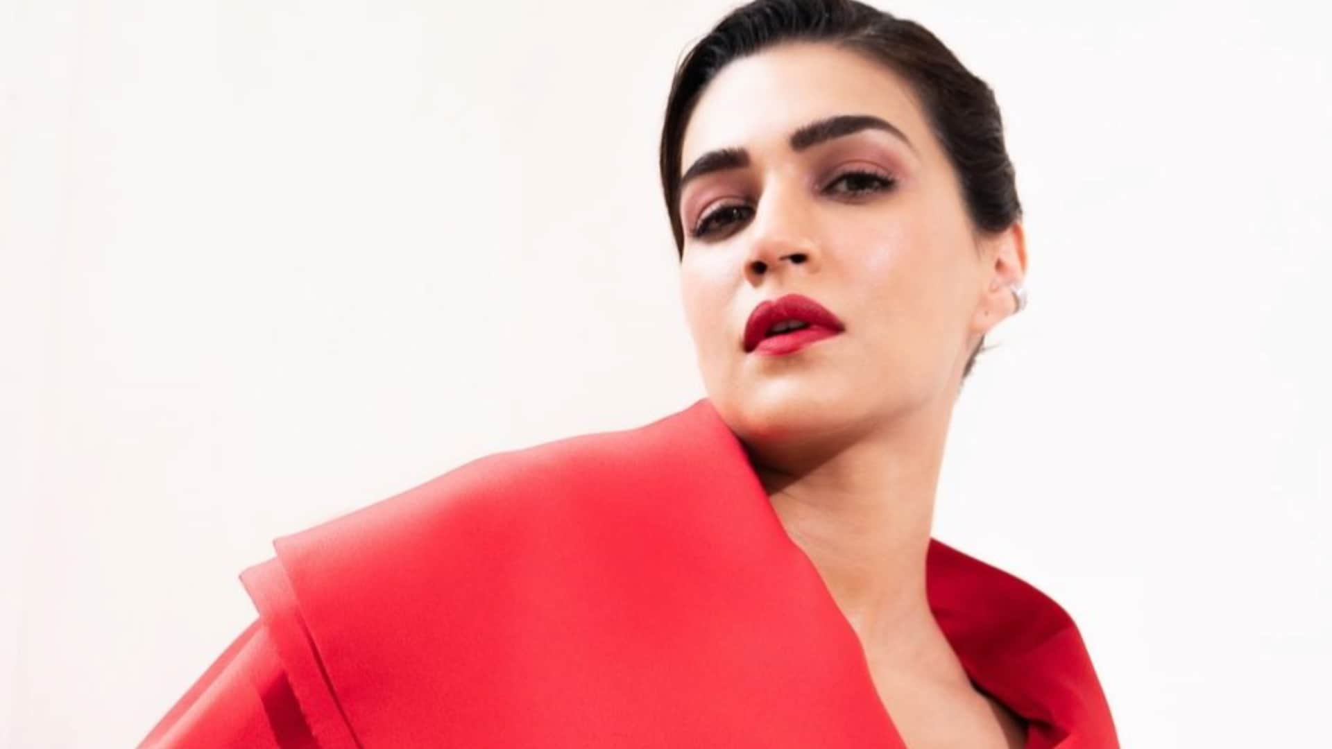 Do Patti actress kriti sanon kubera star dhanush to cast in aanand L rai film tere ishk mein after Raanjhanaa