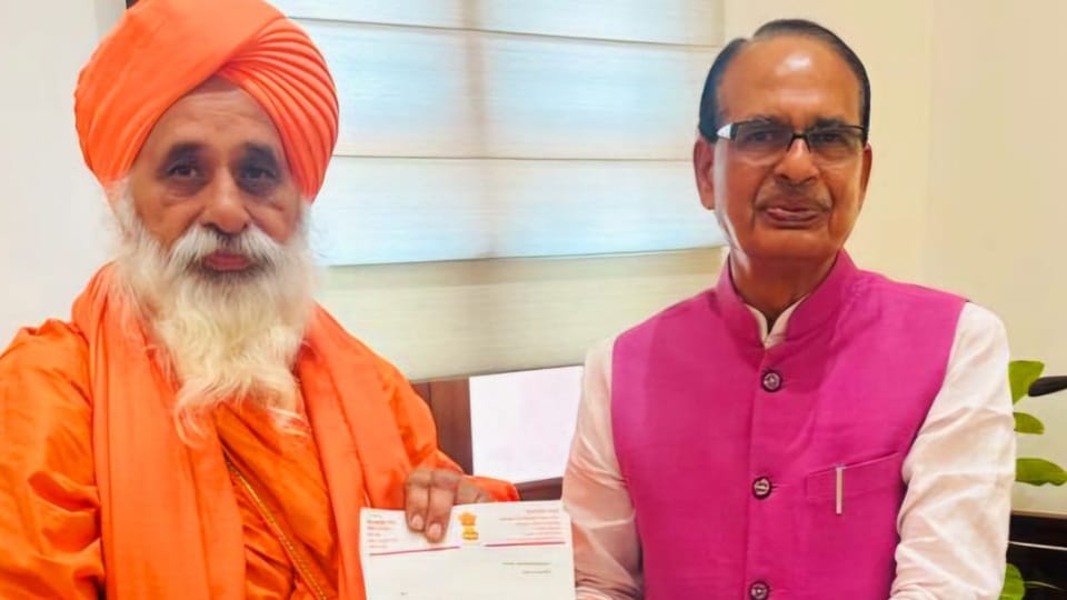 AAP MP Sant Seechewal met Union Agriculture Minister Shivraj Chauhan during monsoon session of Parliament