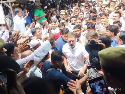 Rahul Gandhi reached Sultanpur MP MLA court, Congress workers showered flowers