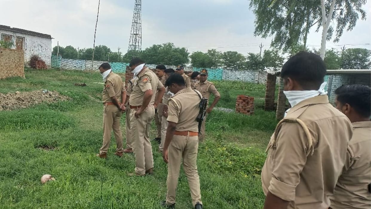 Male Skeleton found in field in Ghazipur Police started investigation