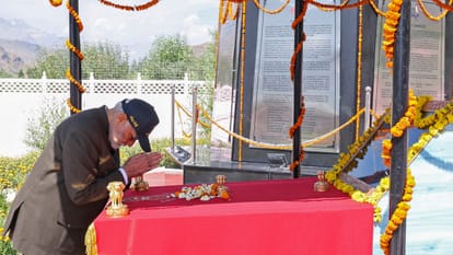 Kargil Vijay Diwas 2024 PM Modi Drass said soldiers crush terrorism also spoke on Agnipath article 370