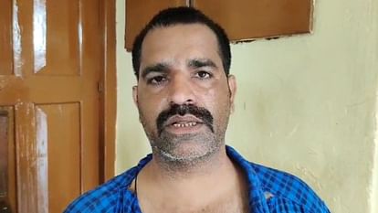 people beat up caretaker outside and snatched 89 thousand rupees in hospital of Mirzapur