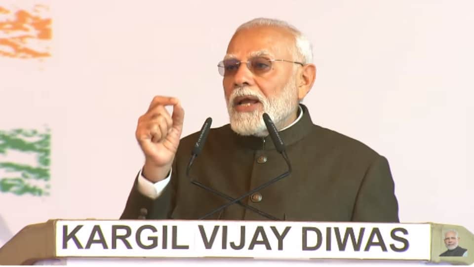 Kargil Vijay Diwas 2024 PM Modi Drass said soldiers crush terrorism also spoke on Agnipath article 370