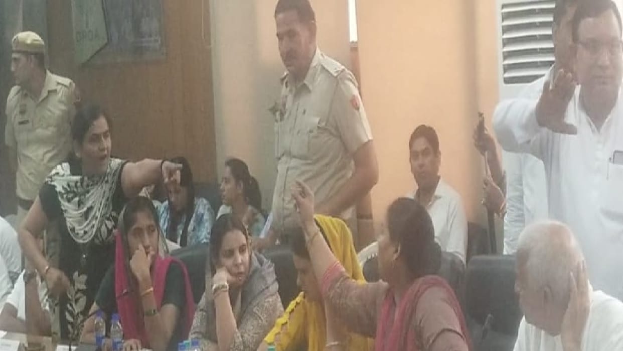 Ruckus in Rohtak Zila Parishad meeting, Councillors clashed with each other, agenda sent by CEO cancelled