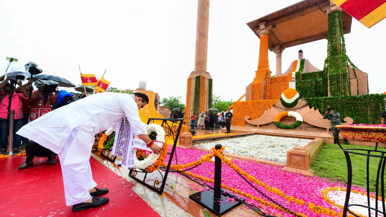 Rajasthan News: CM reached Amar Jawan Jyoti on Kargil Vijay Diwas, paid tribute by offering flower chakra
