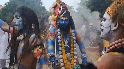 Dausa : भूतों की टोली के साथ निकली भोले की बारात, तिरंगा कावड़ यात्रा मुख्य आकर्षण, 11 दिन तक धार्मिक कार्यक्रम Dausa: Bhole's procession with a group of ghosts, Tiranga Kavad Yatra is the main attraction