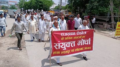 Bharatpur: बीजेपी विधायक यूनुस खान की निकाली शवयात्रा, 'जब मंत्री थे तब परिवहन माफियाओं के सरदार थे' Bharatpur Roadways employees took out funeral procession of BJP MLA Yunus Khan