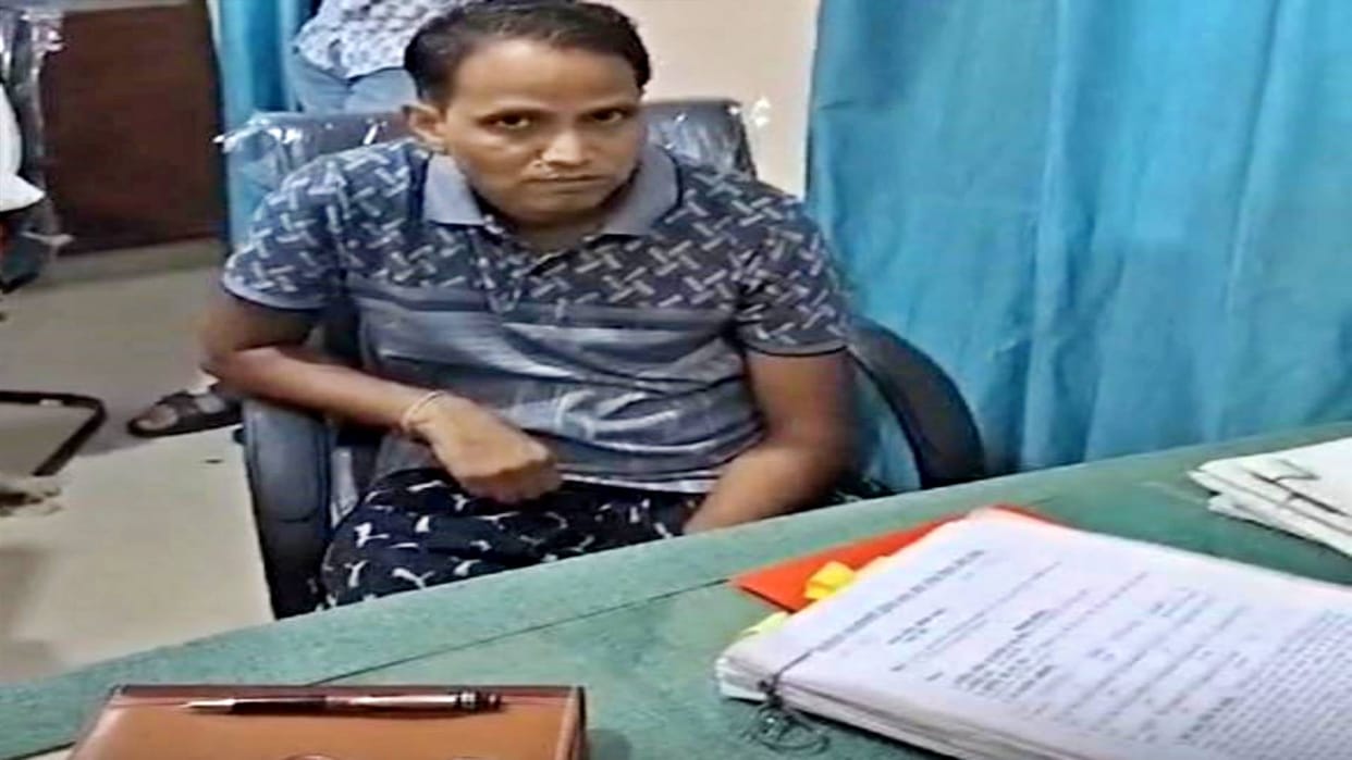 Rajasthan Assistant of Deeg CMHO arrested while taking bribe of Rs 30 thousand Jaipur ACB took action