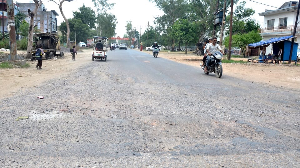 Road from sootmill to village Bhankri
