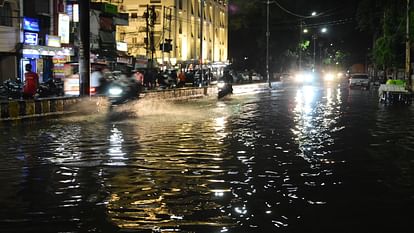 Difficulty increased due to water filling under Niranjan Dot bridge, old city lost contact with civil lines.