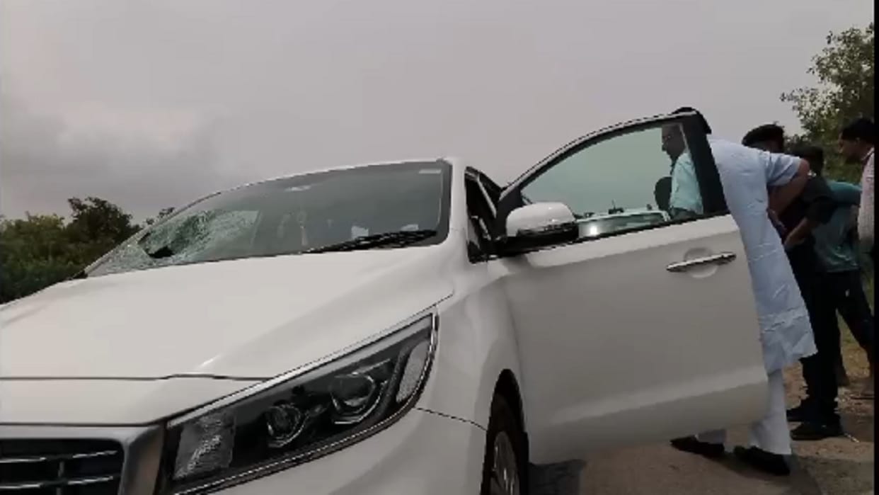 JJP leader Ajay Chautala car crashed, Major accident in Jind, front windshield of car broke