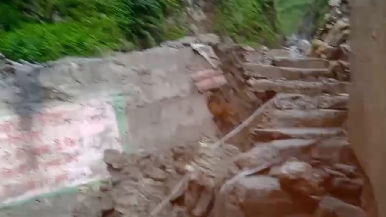 Heavy rain in Uttarakhand many Kanwar pilgrims stranded in Madhyamaheshwar heavy damage in Yamunotri Dham