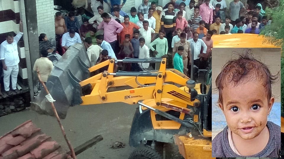 UP News: Two people including retired soldier son drowned pond, innocent child fell into pond