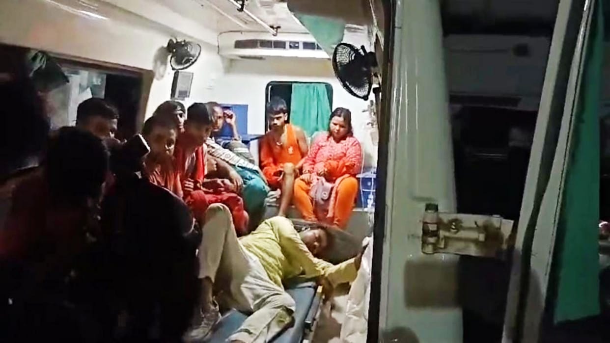 Bihar News: 9 Kanwariyas injured as uncontrolled auto overturned in Rohtas, Gupta Dham Chenari