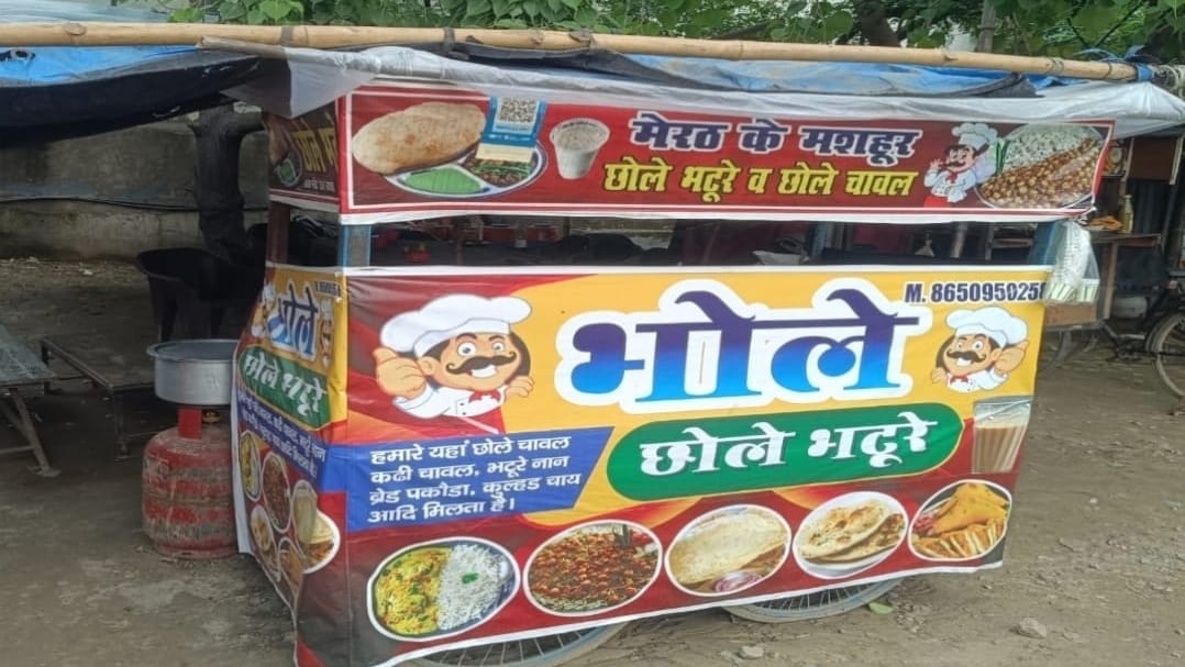 Meerut: man was selling chhole bhature by changing his name, after the uproar he left his cart and ran away