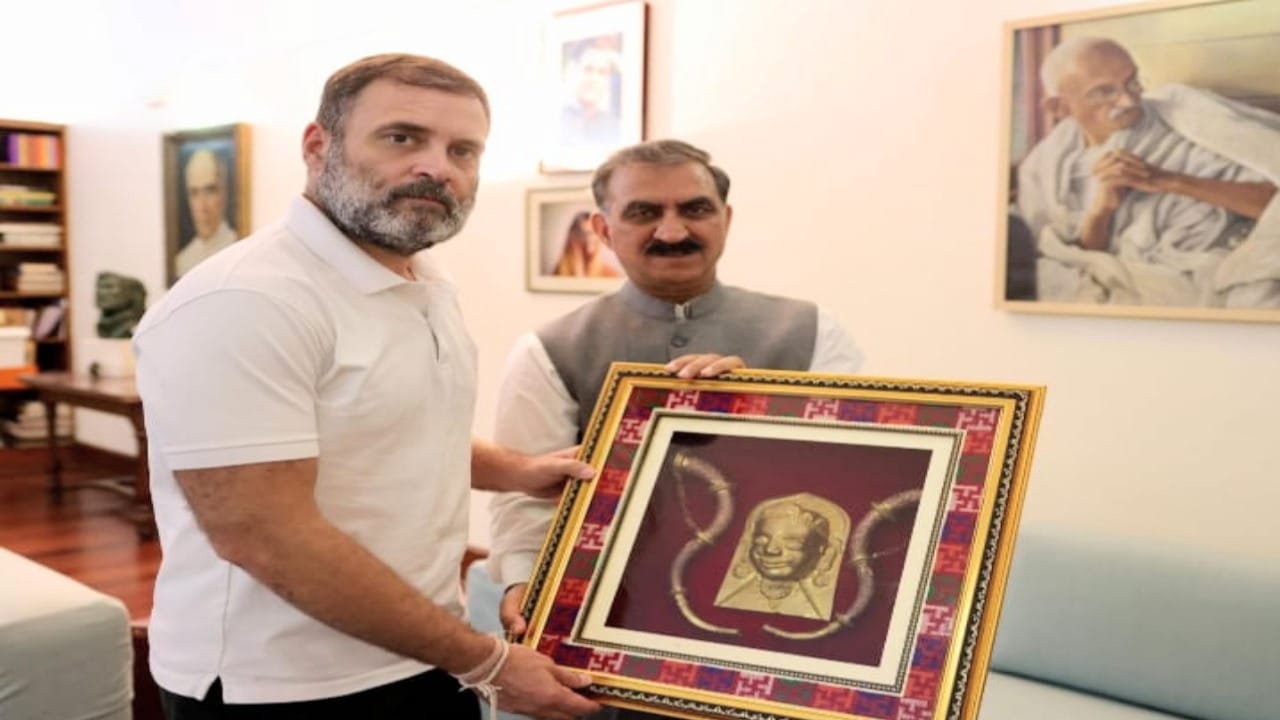 कांग्रेस नेता राहुल गांधी के साथ सीएम सुखविंद्र सुक्खू(फाइल)।