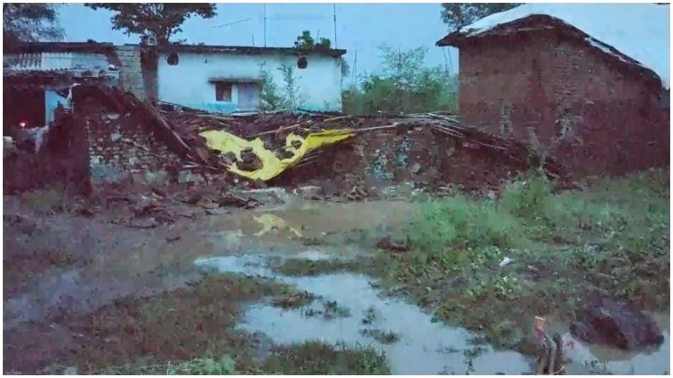 Devastation after flood in Katni people says houses are destroyed where we go now