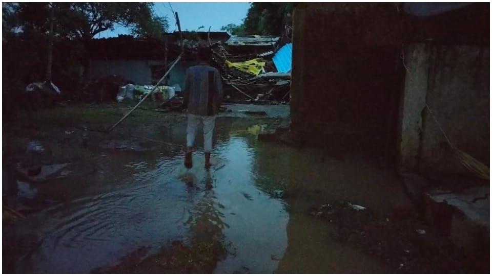 Devastation after flood in Katni people says houses are destroyed where we go now