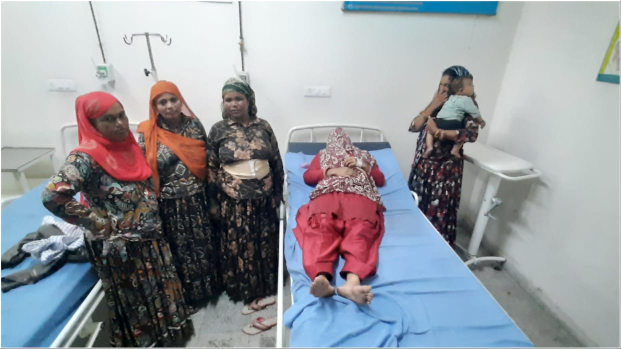 Women living in slums helped in the labor pain of a destitute woman
