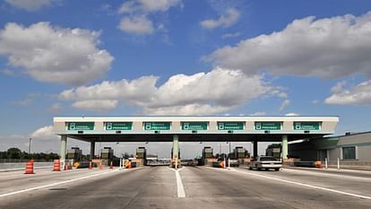 Toll Tax: अब सैटेलाइट से कटेगा टोल टैक्स, मोदी सरकार देने जा रही जनता को यह तोहफा What Is Global Navigation Satellite Toll Tax System
