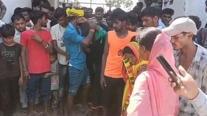 Bihar: शौचालय की टंकी की सेंटरिंग खोलते वक्त दम घुटने से दो लोगों की मौत, आठ दिन पहले भी दो ने गंवाई थी जान Gopalganj: 2 people died of suffocation while opening centering of toilet tank, 2 people also died 8 days ago
