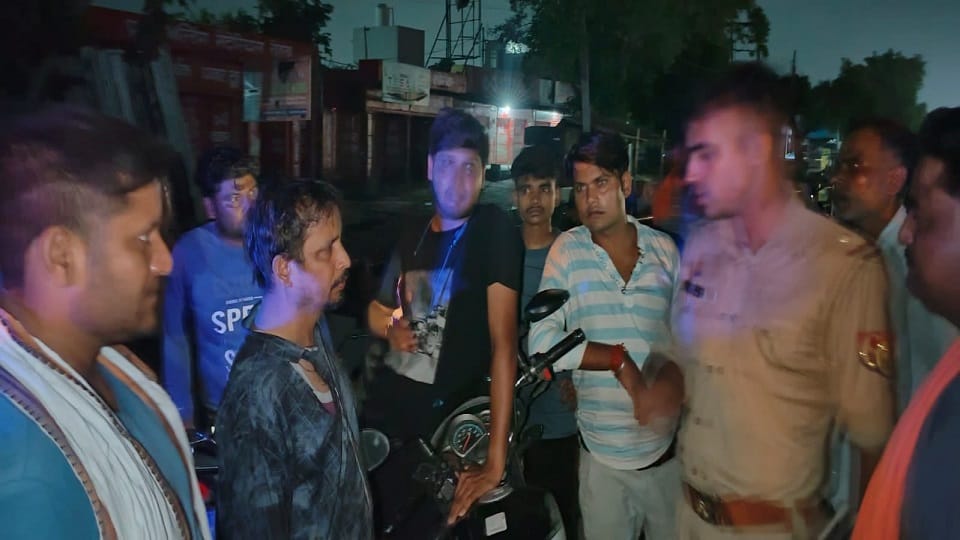 Gwalior Highway 70 thousand rupees looted from grocer in agra