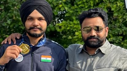 Paris Olympics: मैच से पहले शूटर सरबजोत के पिता बोले- बेटा भावुक न हो जाए इसलिए साथ नहीं जाते Before match in Paris Olympics, shooter Sarabjot father said I don't go with my son so doesn't get emotional