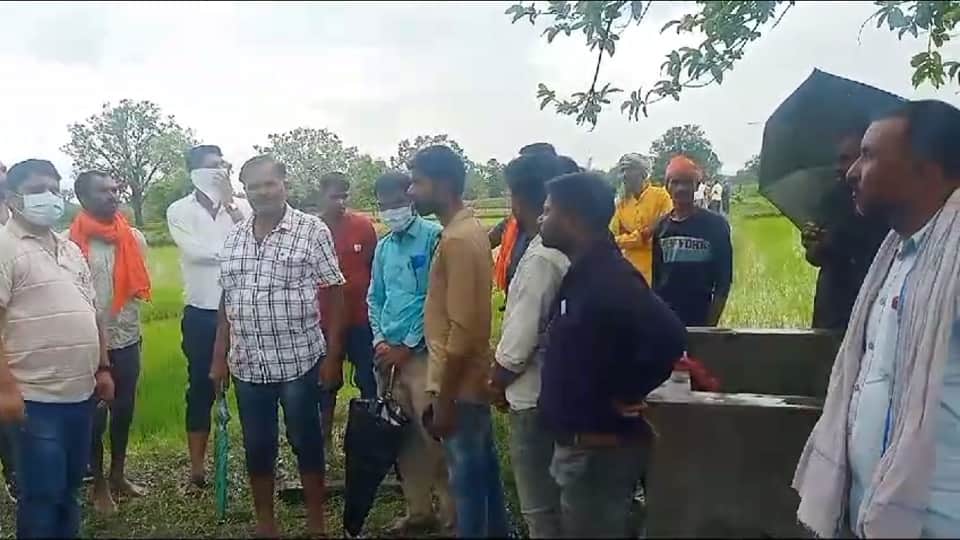 मौके पर मौजूद लोग