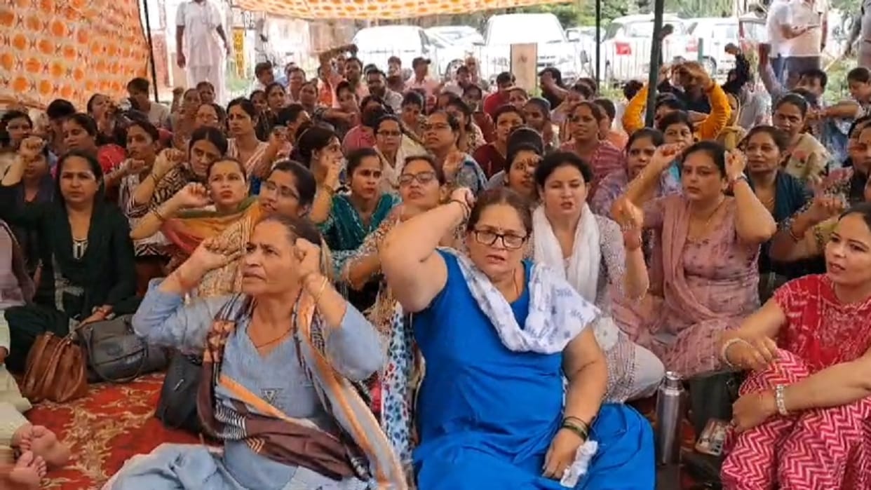 Strike of NHM employees continues for second day in Haryana, workers adamant on their demand for regularizatio