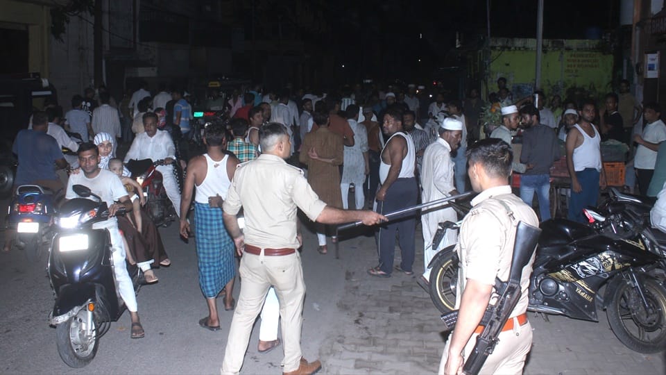 UP News: People upset with power cuts Moradabad erupted anger, protested at power station