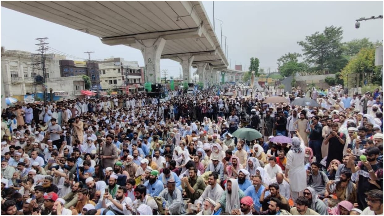 Pakistans JI partys protests against electricity price tax hike