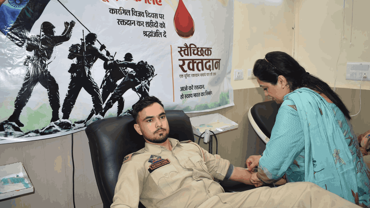 A great donation was made in Jammu by donating blood in memory of the martyred brave soldiers of Kargil