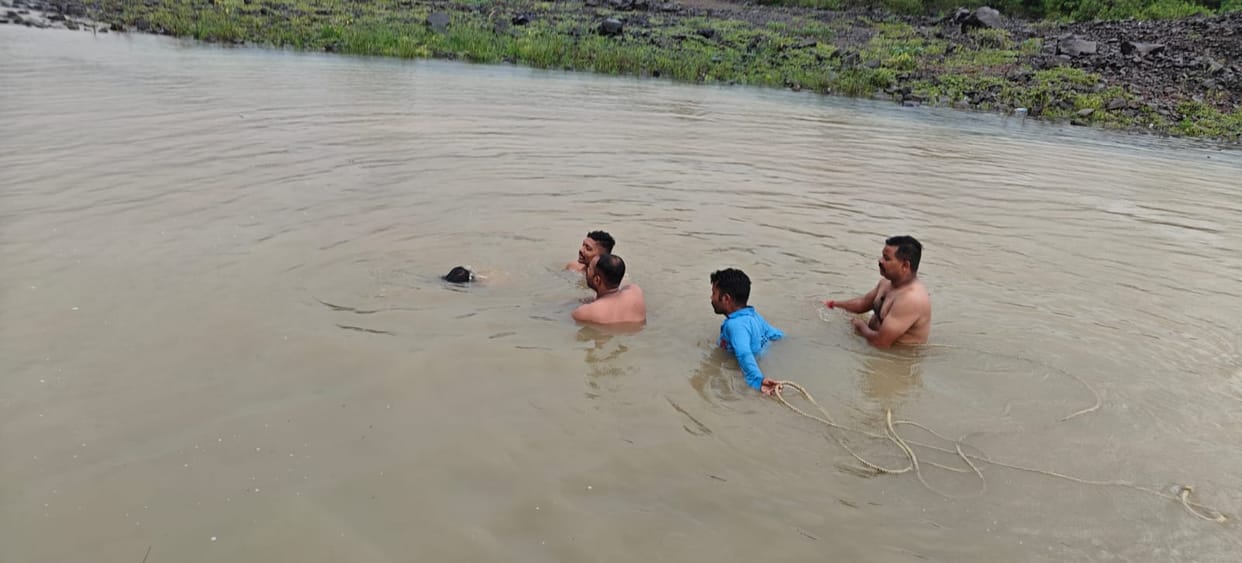 Sagar: A young man who had gone to visit Rajghat Dam with friends on his birthday died due to drowning