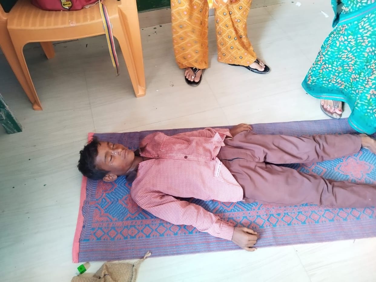 Gonda: Many children fainted one after the other in the school due to the scorching heat, created panic, deman