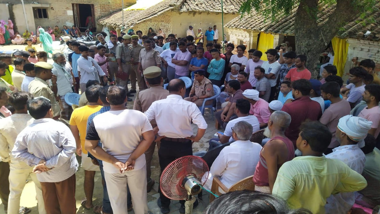 In Sant Kabir Nagar, the husband attacked his wife with scissors, the wife died in the hospital