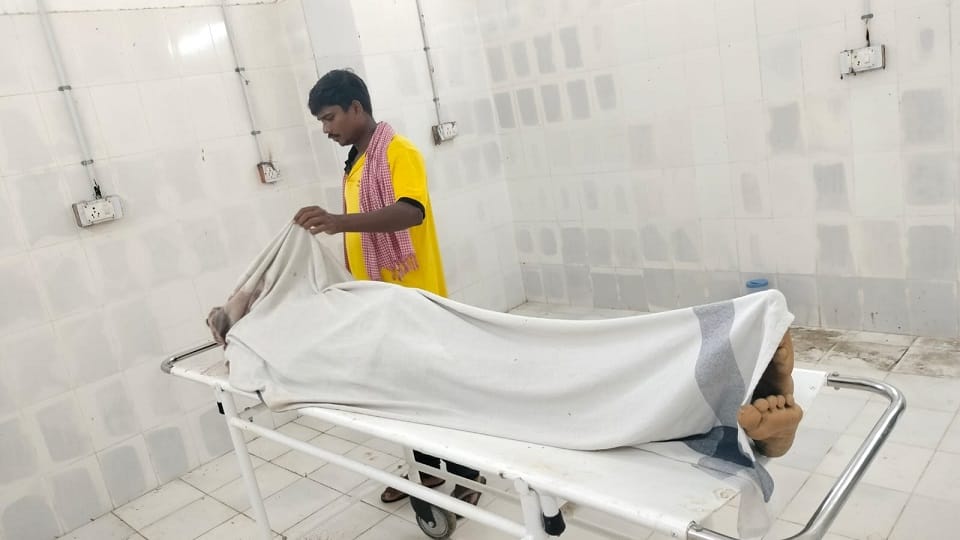 Two bikes collided head-on one youth died on the spot in Raigarh