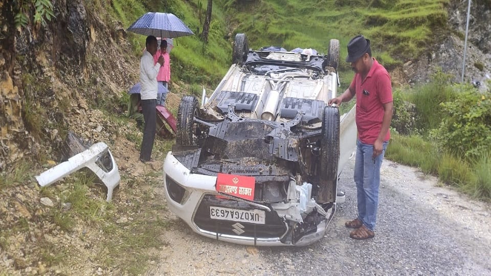 District Program Officer car overturned in bageshwar