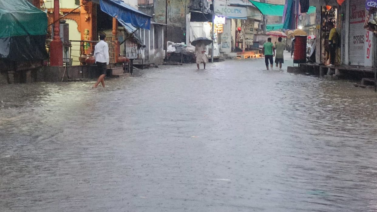 cleaning system of the city council collapsed After the rain